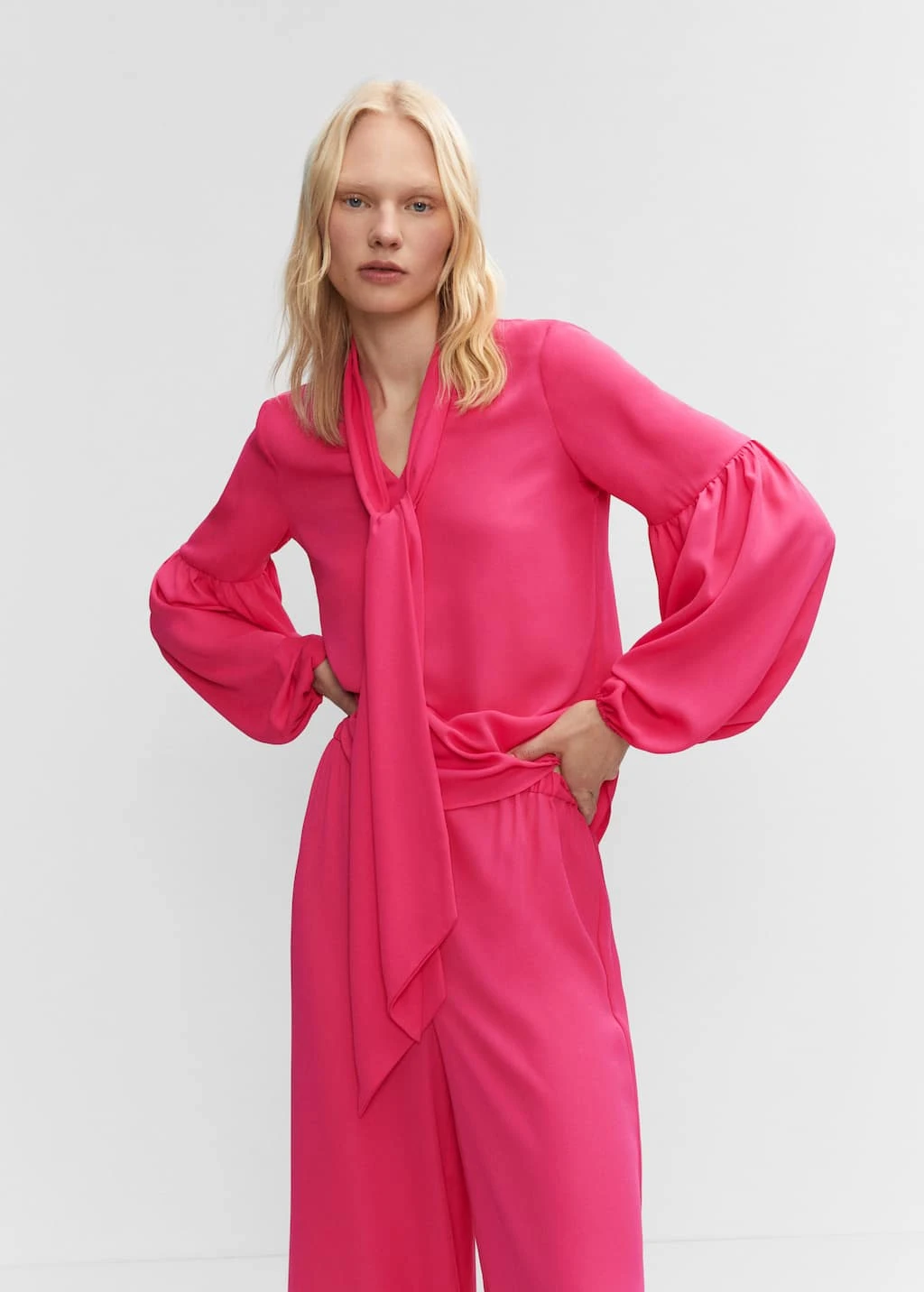 Blouse Lavallière Manches Bouffantes 10 Blouse Lavallière Manches Bouffantes – Image 8