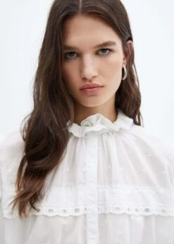 Blouse Détails Brodés 12 Blouse Détails Brodés -Tenues Basiques 57013814 01 D1