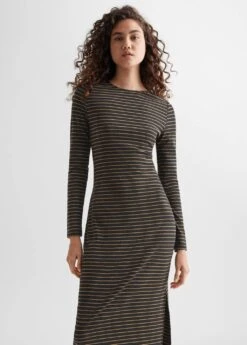 Robe à Rayures Et Ouverture